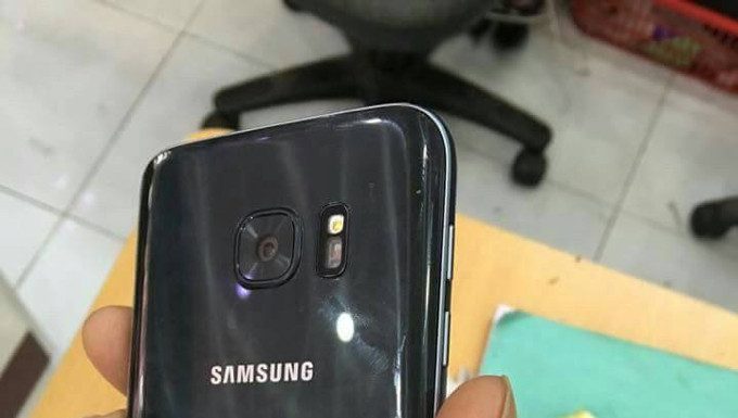 Samsung Galaxy S7, the first pics surprisingly appeared on the web!