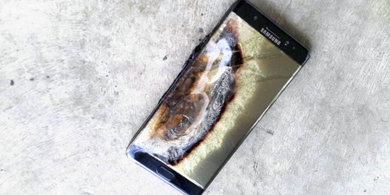 Samsung Galaxy Note 7 explodes in the hands of a 6 years old boy